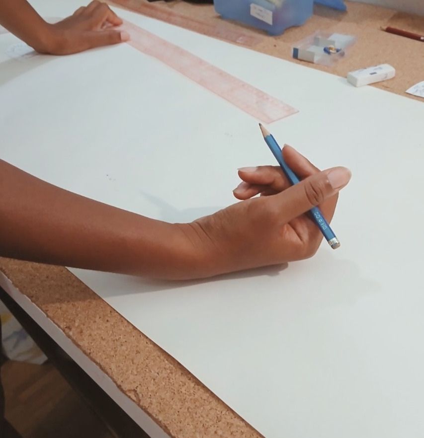 Joyeuse Couture – Conception du projet Création d'un patron lors d'un atelier couture sur mesure