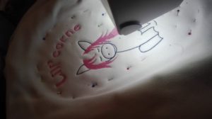doubleyou creation,broderie licorne, tissu minkee, createur suisse